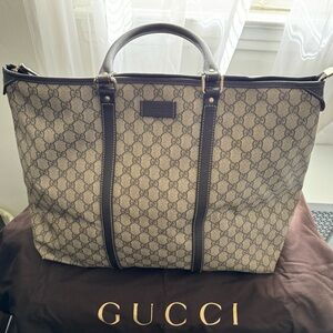Excellent condition Men’s Gucci GG Supreme bag
